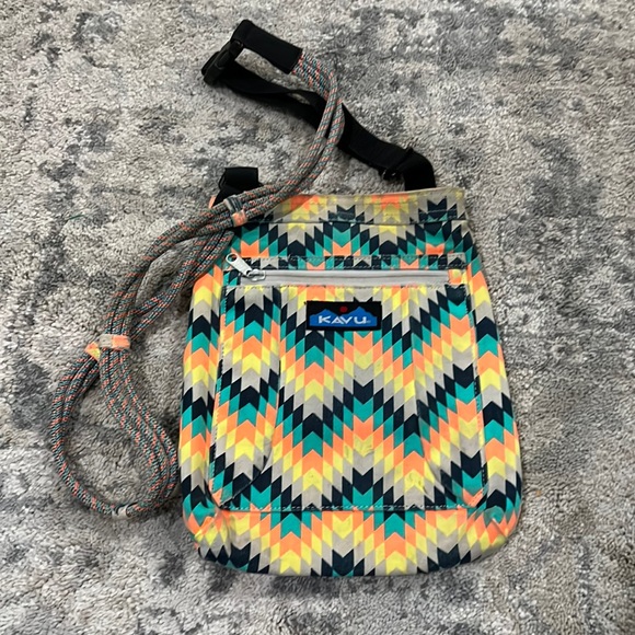 Kavu Handbags - *3 for $20 Kavu cross body purse
